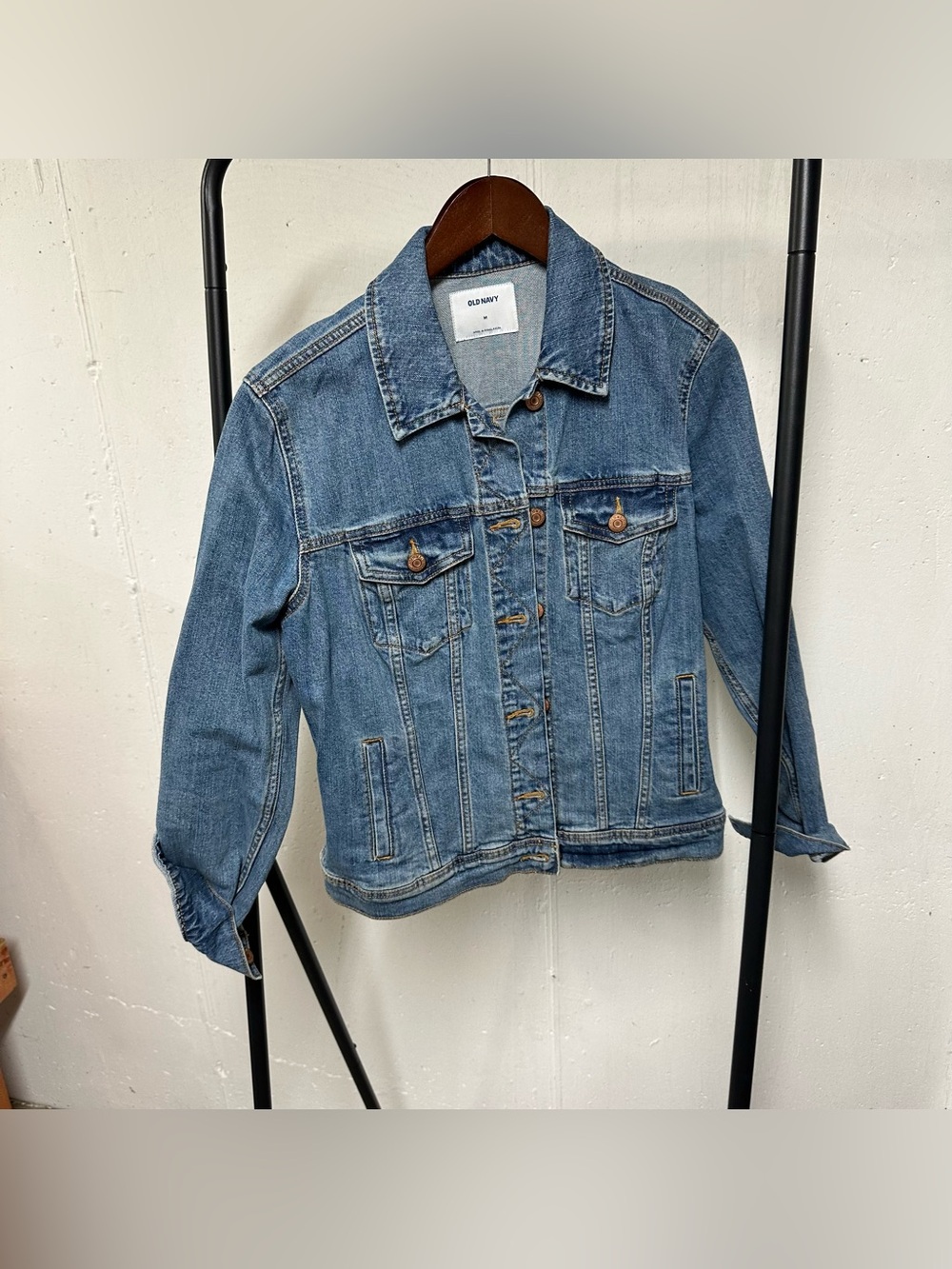 Old Navy Light Blue Denim Jacket with Contrast Stitching 🐠